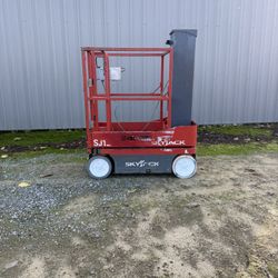 Skyjack SJ12 Vertical Mast Lift Scissor Lift