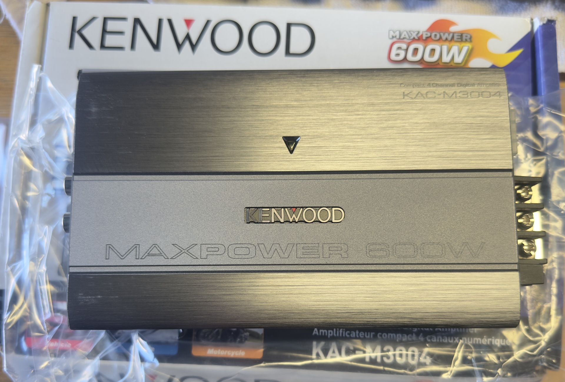 Kenwood Class D Compact 4-Channel Vehicle Amplifier 600w Max Power 4 Ohms