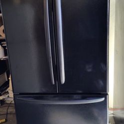 Black refrigerator works great We sell all the time