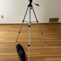 Dynex 53 inch Tripod With Case