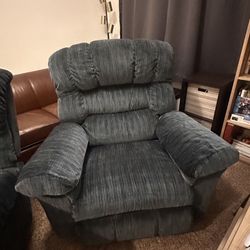 $40 - Navy Lazy Boy Recliner 