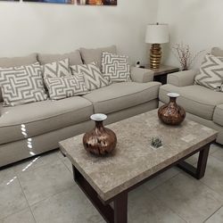 Beautiful Livingroom Set Complete