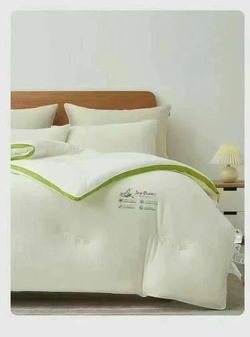 🔥👍7斤大豆冬被补货到啦。被套面料为100%针织棉，内里填充为90%大豆纤维，10%蛋白改性纤维，真材实料，厚厚的暖暖的柔柔的，自带暖感，高品质面料怎么用都不起球，超柔软大豆蛋白纤维填充，2*2.3米 Queen