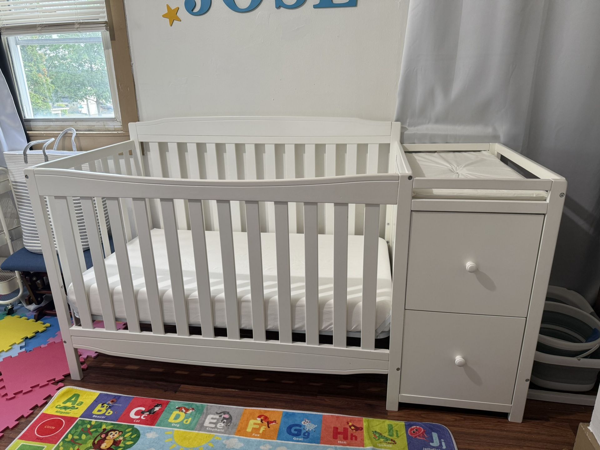 White Crib With Drawers And Storage