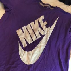 Nike Adult T-shirt Size Medium