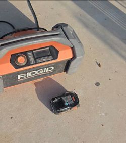 RIDGID Jobsite Radio with Battery