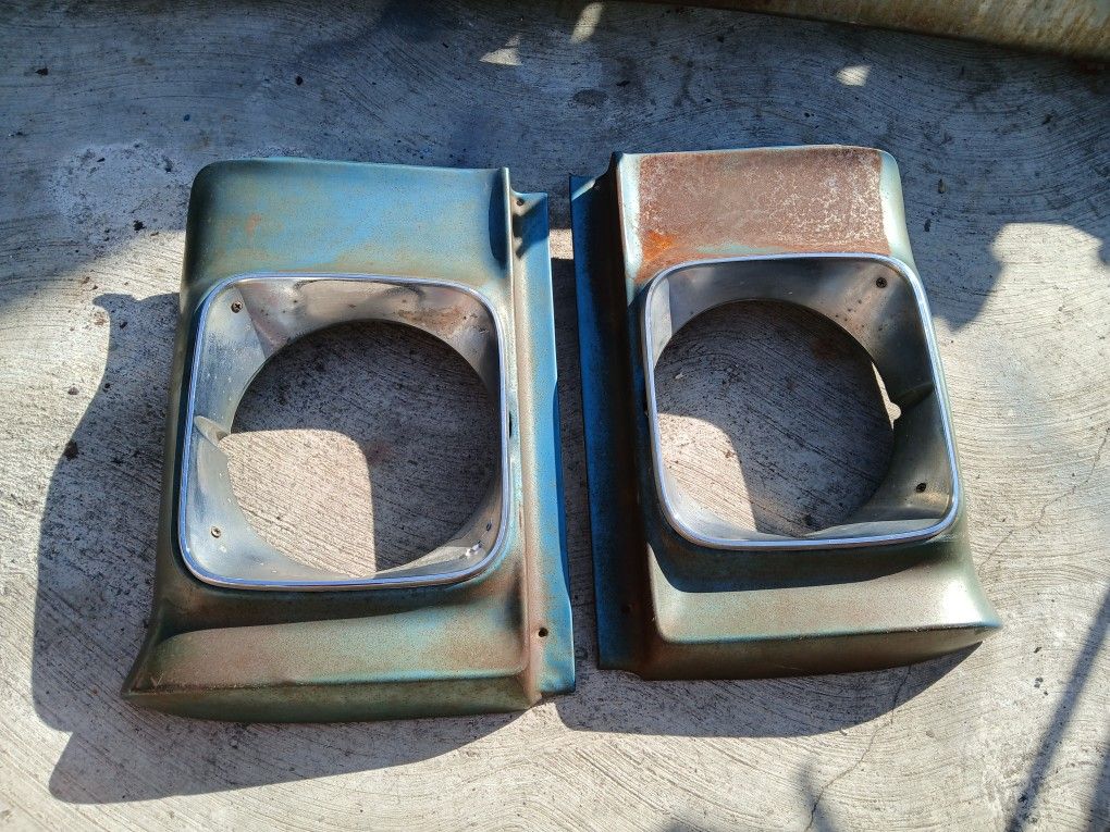 1971 Monte Carlo Headlight/ Fender Extensions