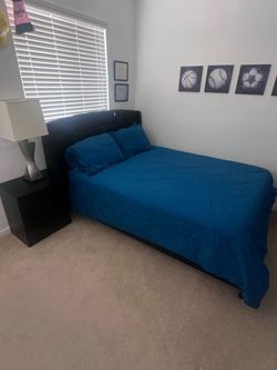 🛏️ Queen Bedroom Set for Sale – Great Deal! 💙🖤
