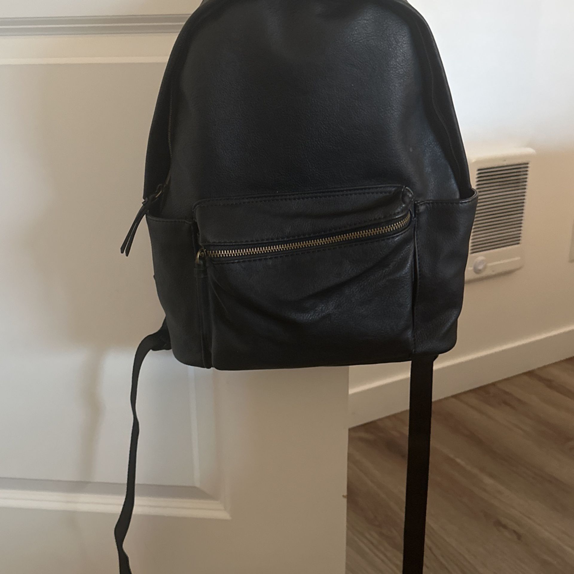 Women’s Faux Leather Backpack 