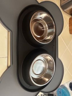 Dog bowls with silicone dog bone mat