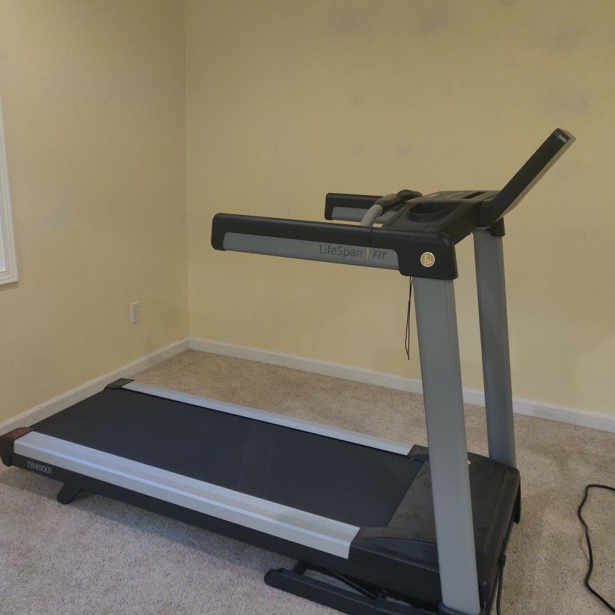 Treadmill/ Running Machine 