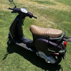Vespa Scooter 