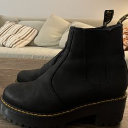 Dr Martens Chelsea platform boots.Used like excellent condition