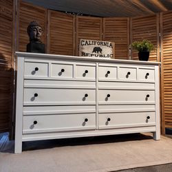 White 6-Drawer Wood Dresser w/ Black Knobs, Excellent Condition