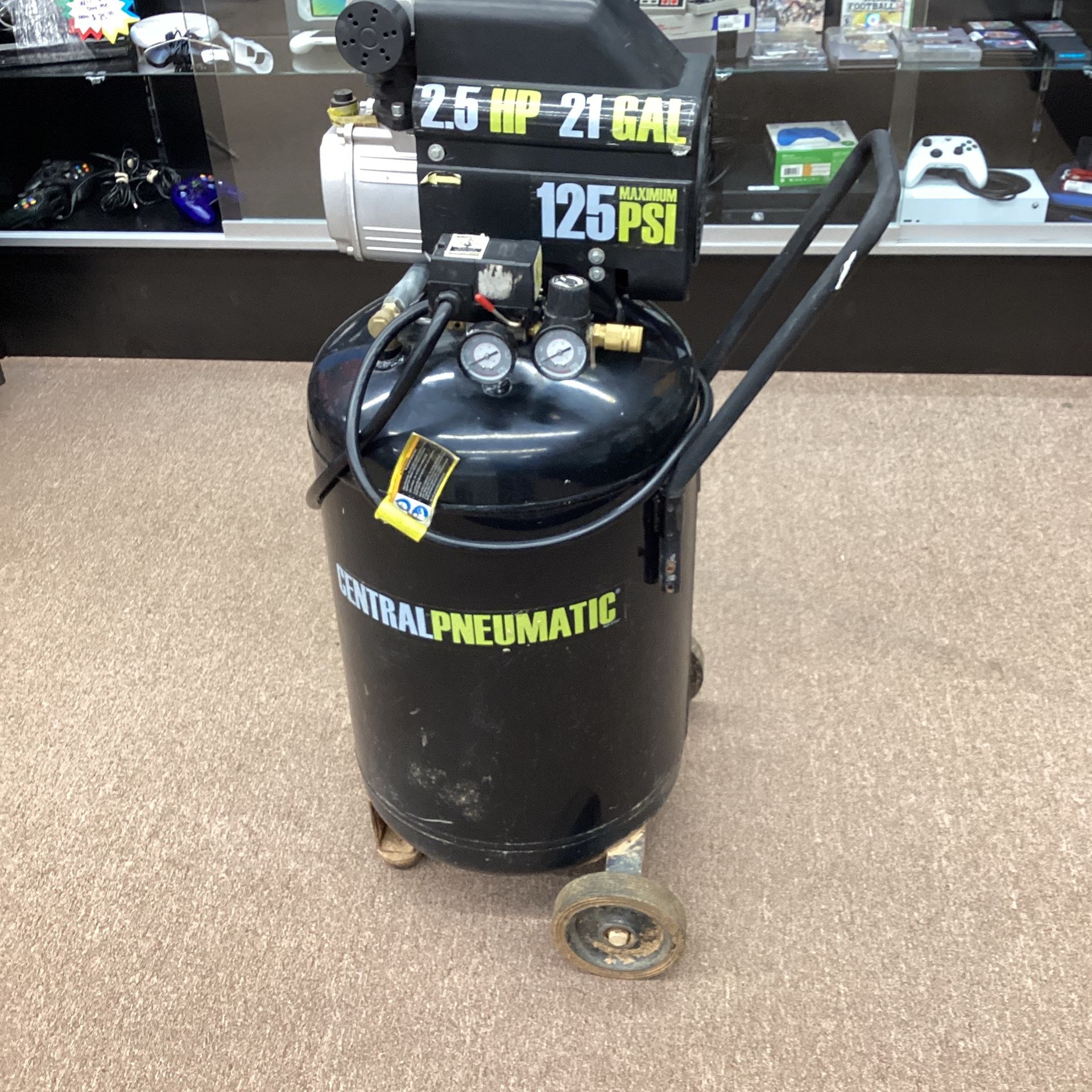 Central Pneumatic , 2.5 Hp. 21 Gallon, 125 psi Max