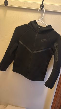 Kids black nike tech size Medium