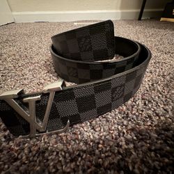 Black/gray Louis Vuitton belt 
