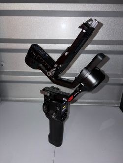 DJI RS4 gimbal stabilizer