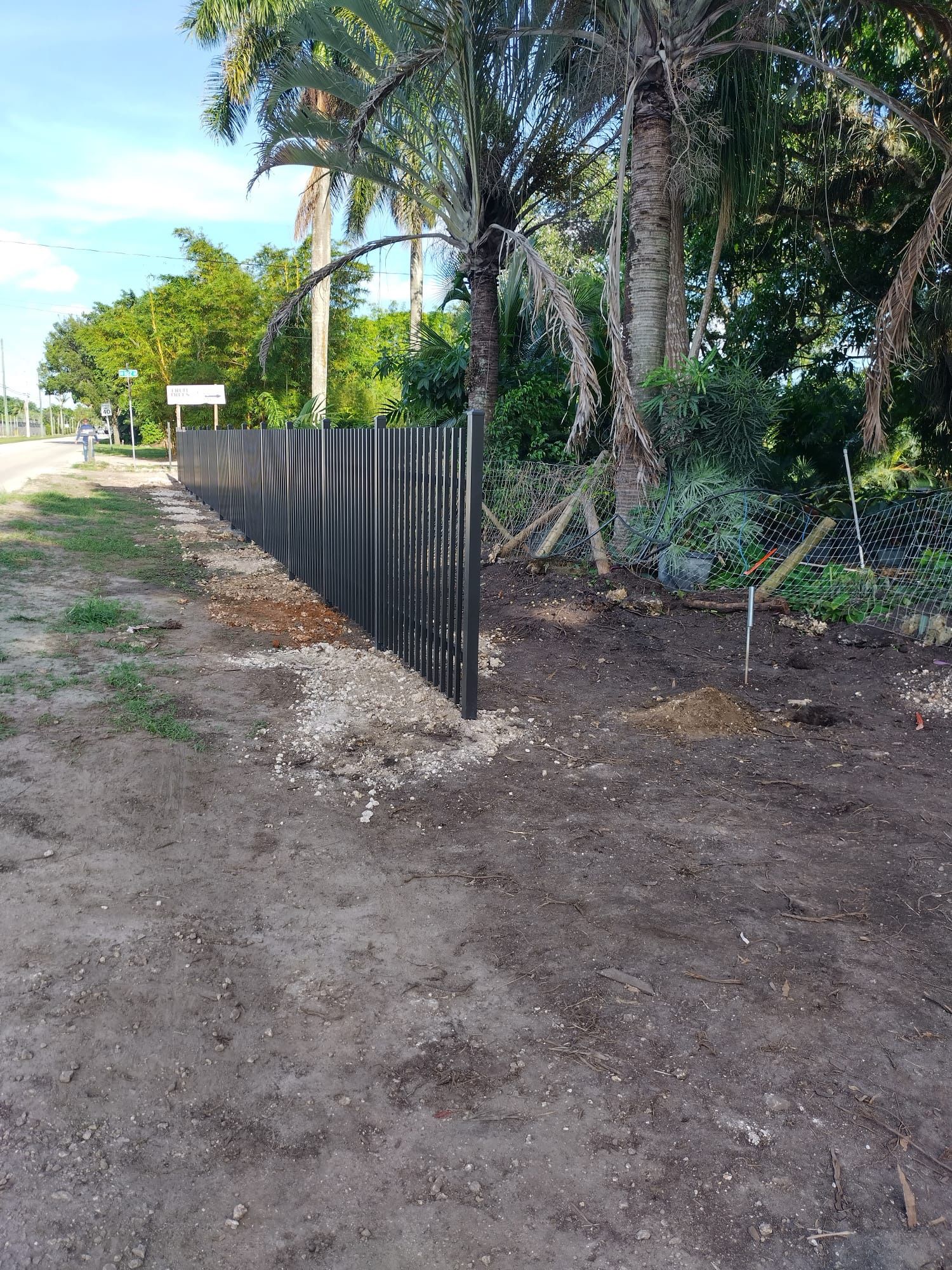 Aluminum Fence, Modern Picket Design By UZBE Fence Design & Installation. for Sale in Hialeah