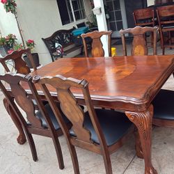 Dining Table And 6 Chairs 