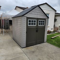Rubbermaid 7'×7' outdoor Hard rubber resin storage shed excellent condition