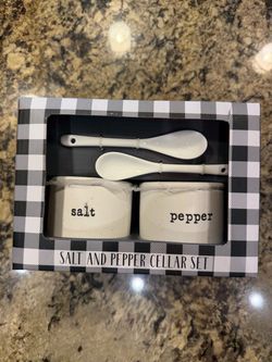 Salt and Pepper Cellar Set **BRAND NEW**