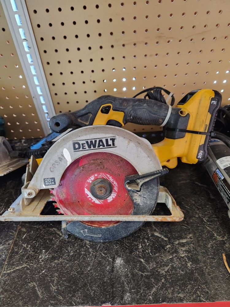Dewalt Circular Saw With Battery And Charger 