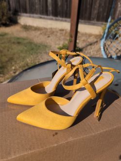 NEW forever 21 pointy toad yellow wrap around heels