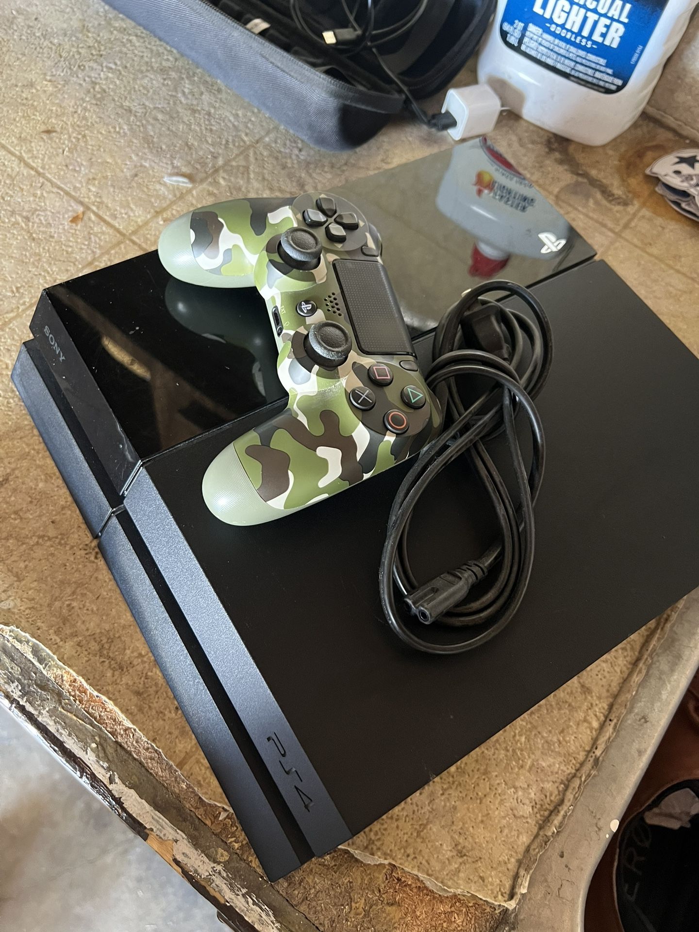 PS4 + Controller