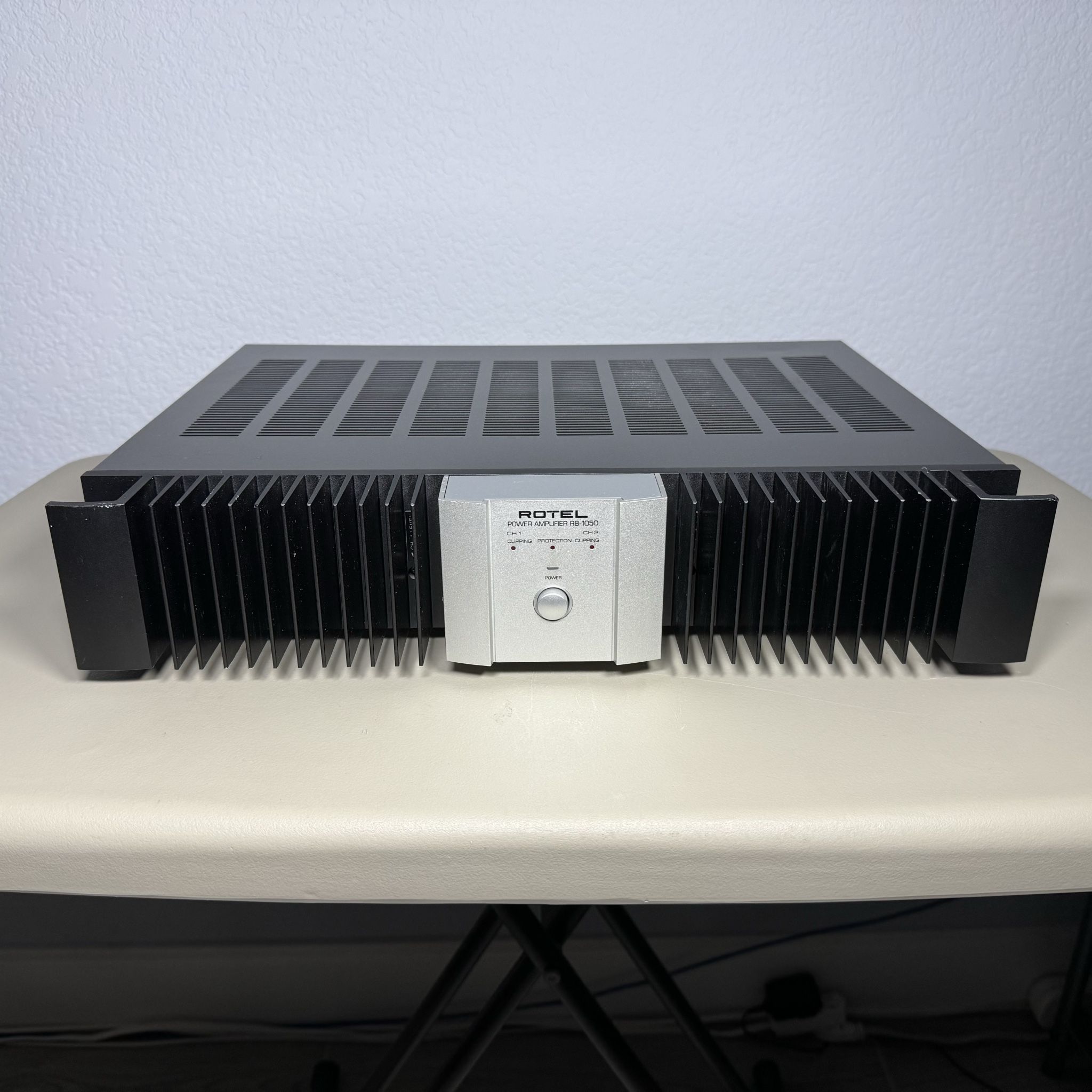 Rotel RB‑1050 Stereo 2ch Power Amplifier ~70W/Ch, Clean Power, Works Perfectly ~ Audiophile Quality