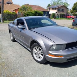Mustang 2006 130 Millas Trasmision Y Motor Bueno Solo Tiene El Chek