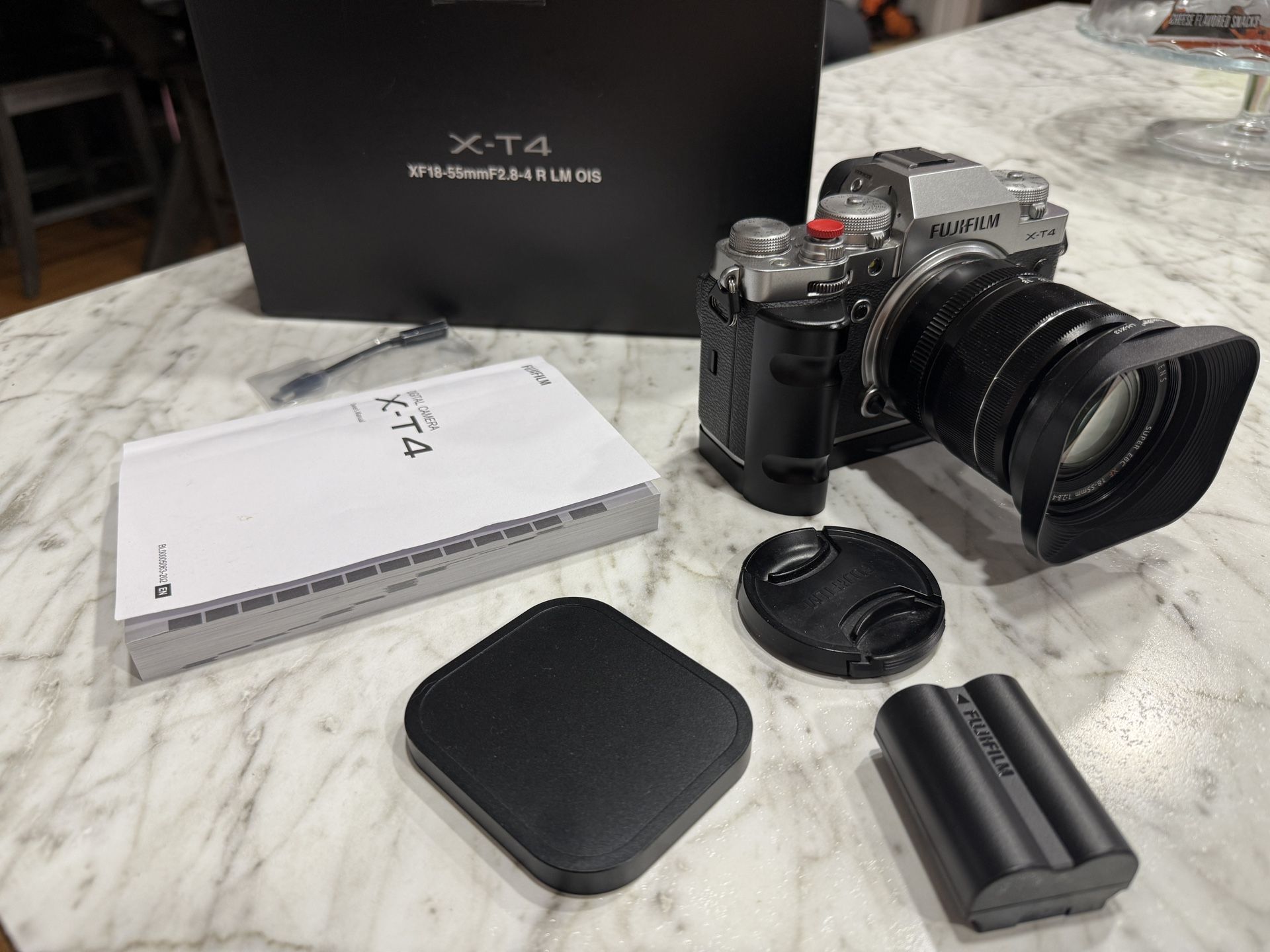 Fuji X-T4 Body and Lens Kit. Fujinon 18-55mm Lens
