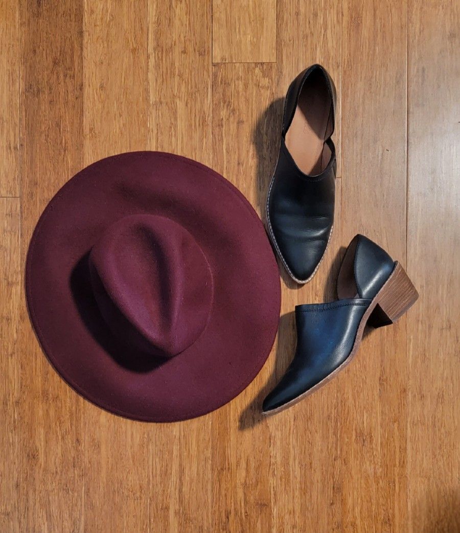 2025 Style Trend = Burgundy Color= Brim Hat