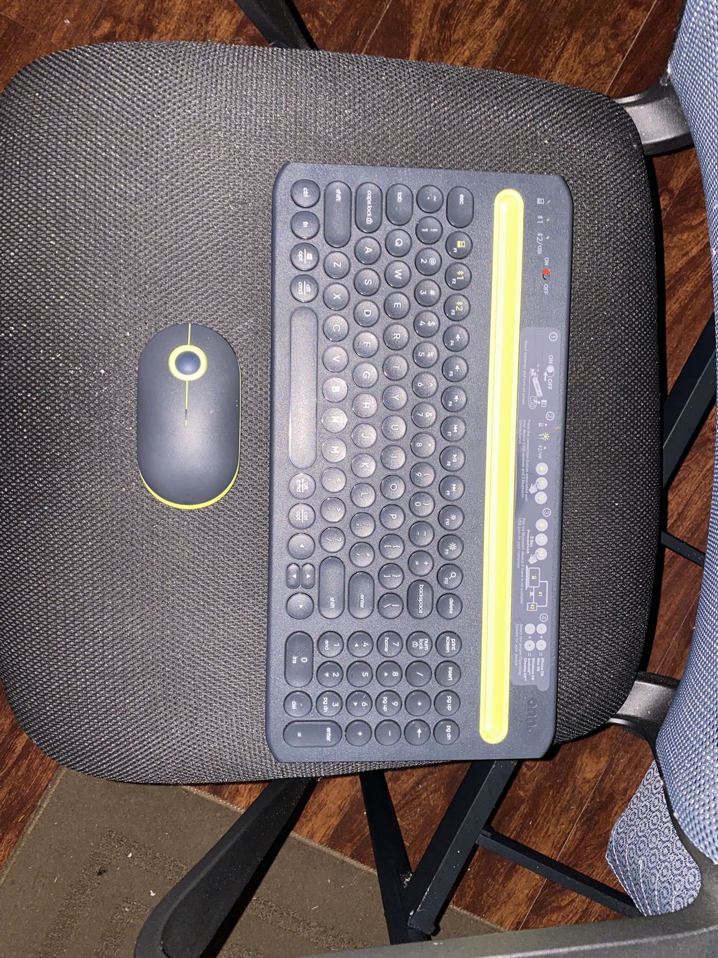Onn Multidevice wireless full-size keyboard & 3 button mouse set