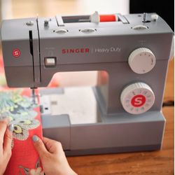 Singer  Heavy Duty 4423 Sewing Machine For Sale