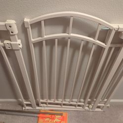Baby/pet gate for stairs