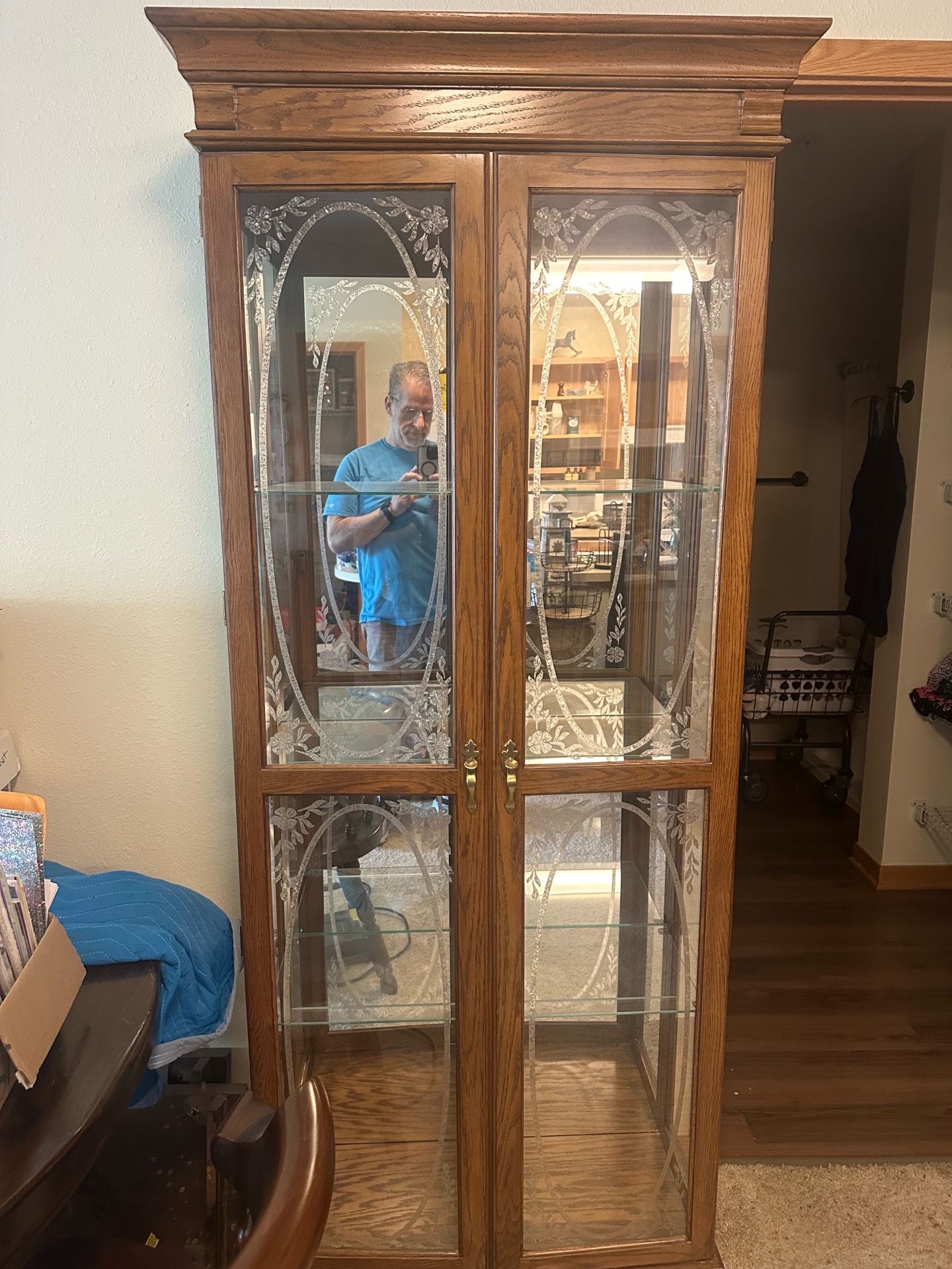 Glass display cabinet