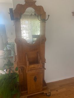 Hall tree