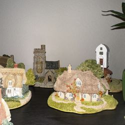 10 Lilliput Lane Collector Cottages 