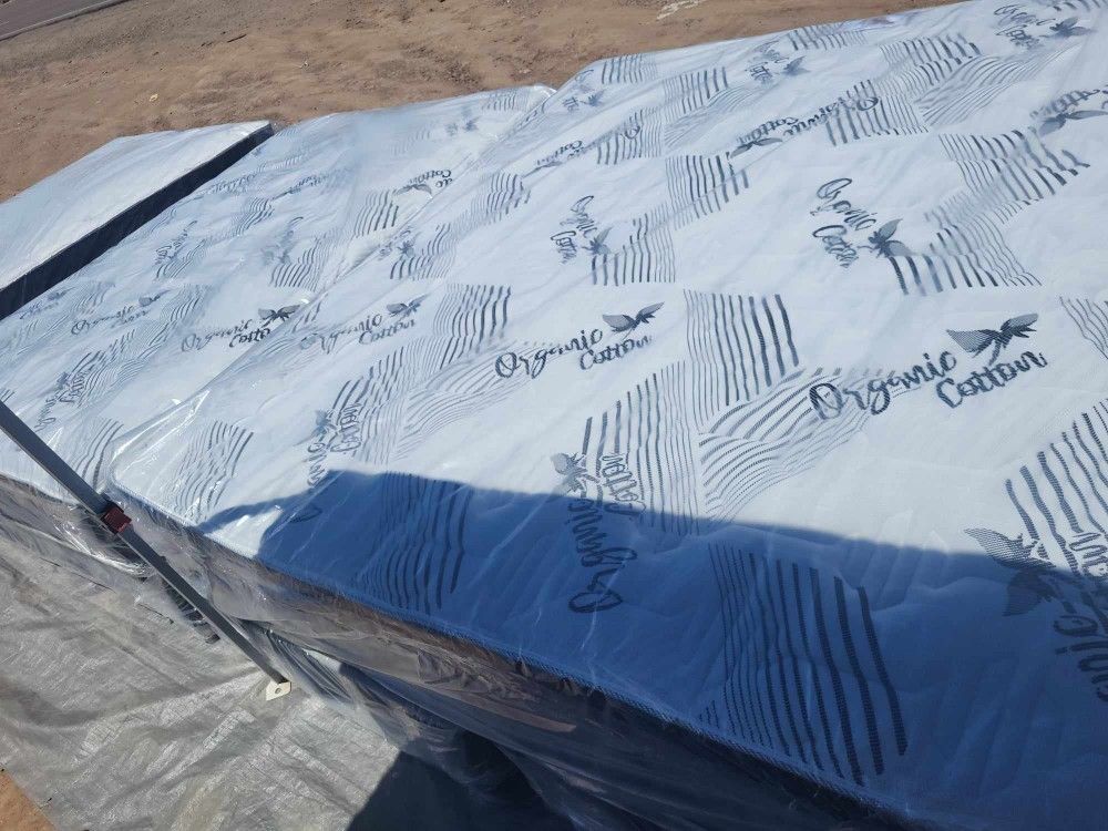 Brand New King Size Plush Mattress Included Box Spring Free Delivery