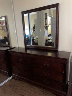 Dresser With Mirror