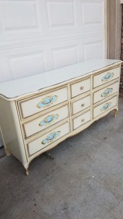 Dresser
