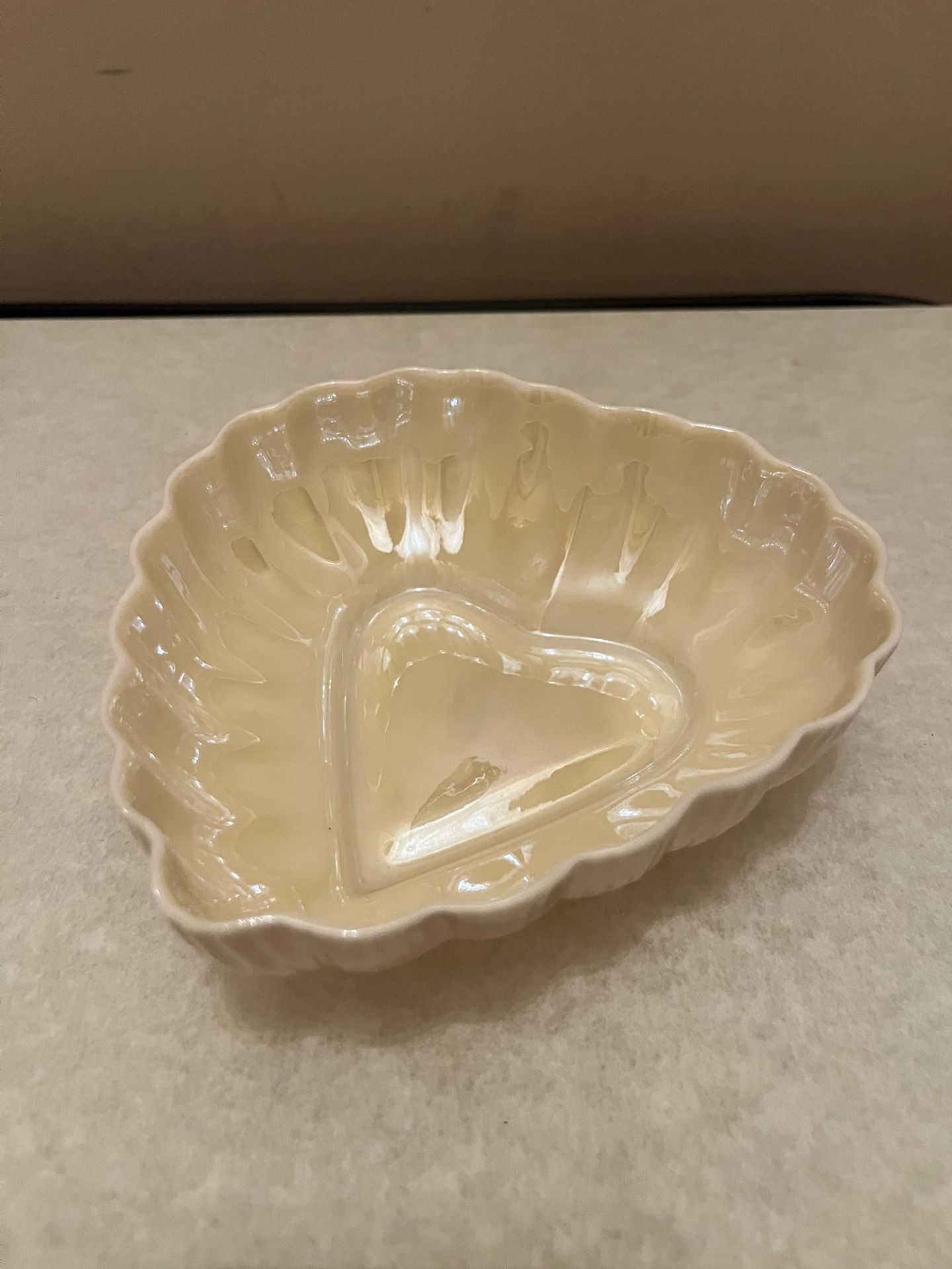 Belleek Porcelain Ireland Heart Shaped 4 1/2" Trinket Dish Vintage. In new like condition. Has this like pearl color. Can be used like a candy dish, j