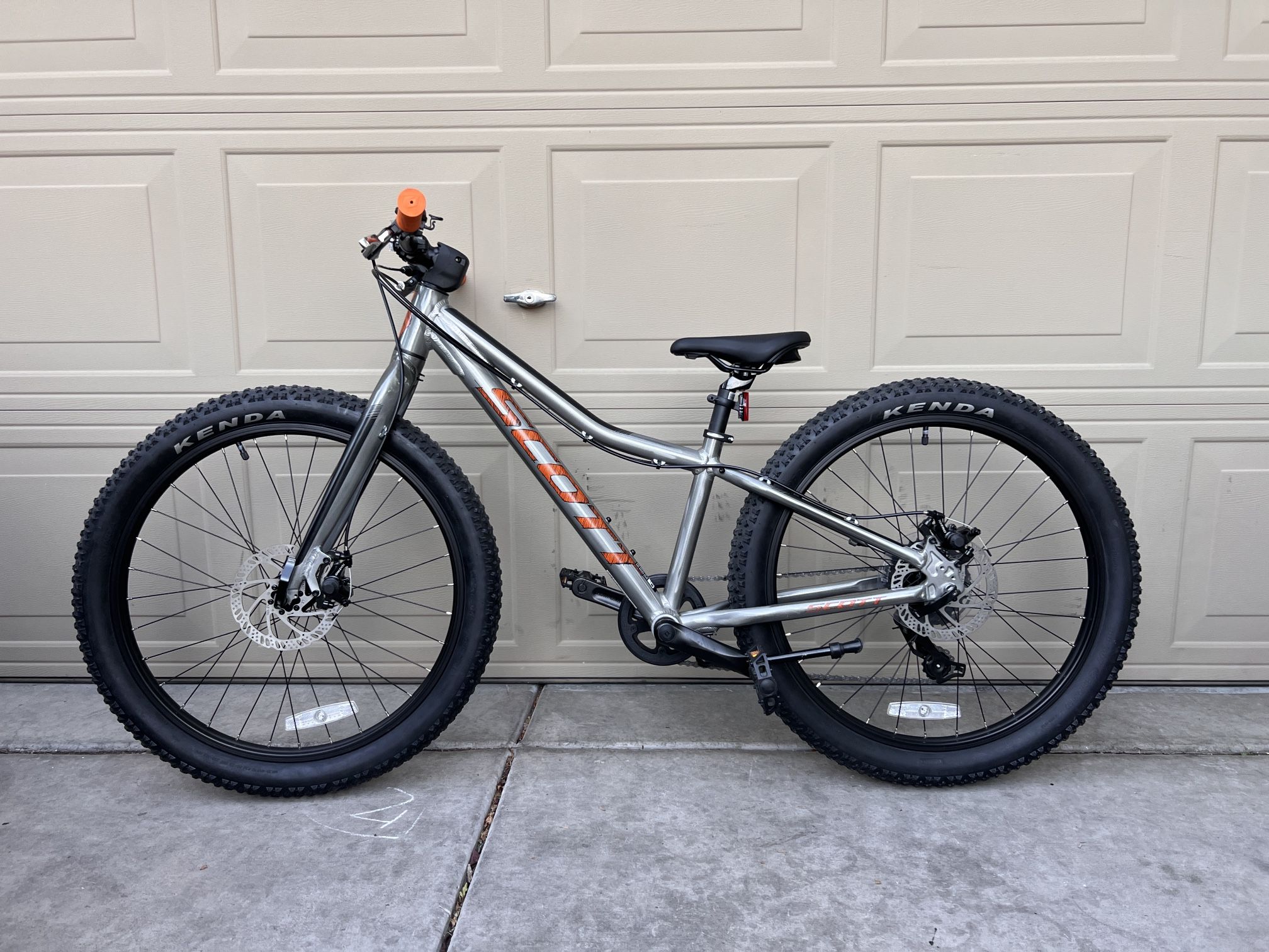 Scott Roxter 24 New Youth Mountain Bike for Sale in Henderson