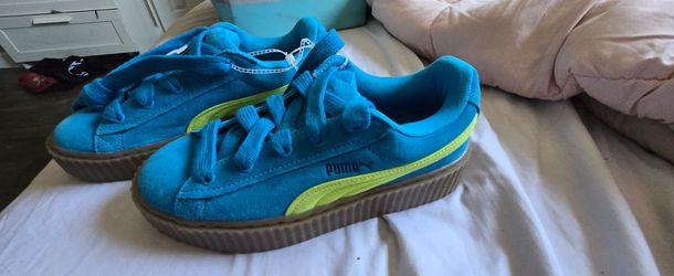 Pumas size 8 women's