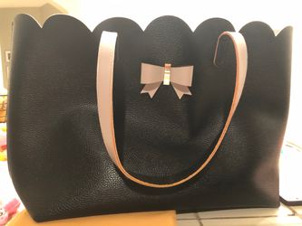 Scalloped tote -read description