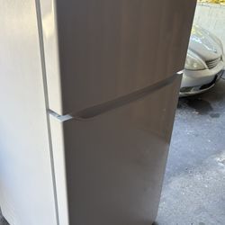 LG White Fridge 