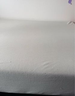 8” Twin Memory Foam Mattress - Very Clean!