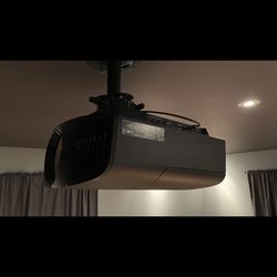 Sony 4K Home Theater Projector – VPL-VW675ES 