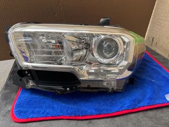 2016 2017 2018 2019 2020 2021 2022 2023 TOYOTA TACOMA LEFT SIDE HEADLIGHT OEM USED